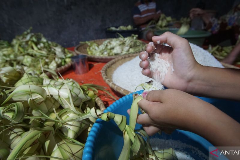 Asal-usul sejarah ketupat yang jadi hidangan khas saat Idul Fitri
