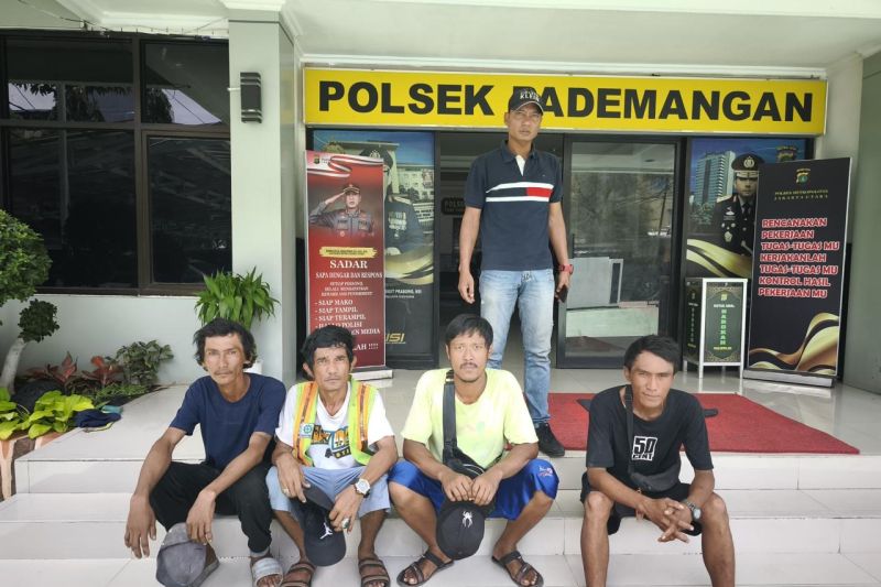 Polisi tangkap empat "Pak Ogah" yang kerap palak sopir di Pedemangan