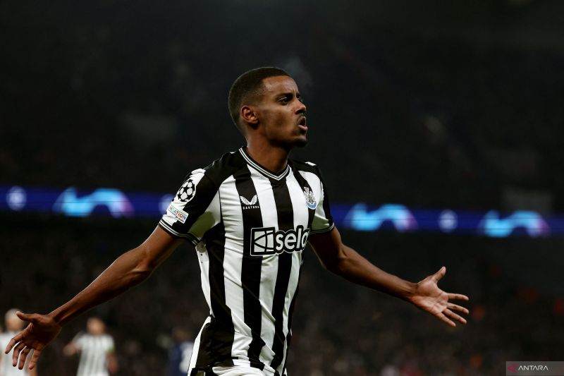 Alexander Isak jalani latihan mandiri di Real Sociedad 