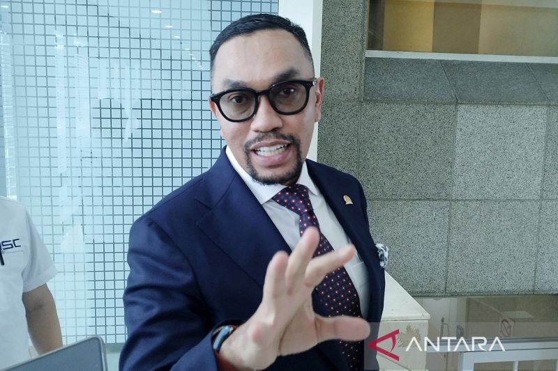 Ahmad Sahroni dan Nafa Urbach dinonaktifkan sebagai anggota DPR RI