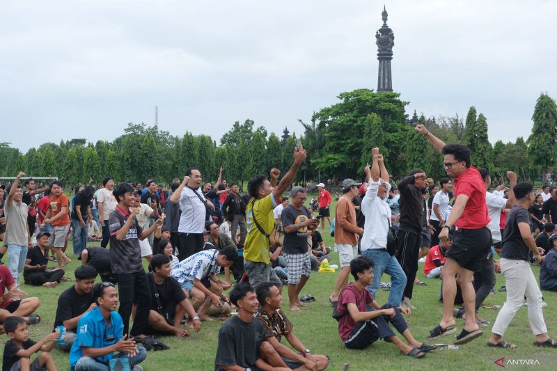 BELUM TERKESIMA DENGAN DNA SEPAK BOLA BELANDA DI TIMNAS INDONESIA NONTON BARENG TIMNAS INDONESIA RUANG PUBLIK 200325 4