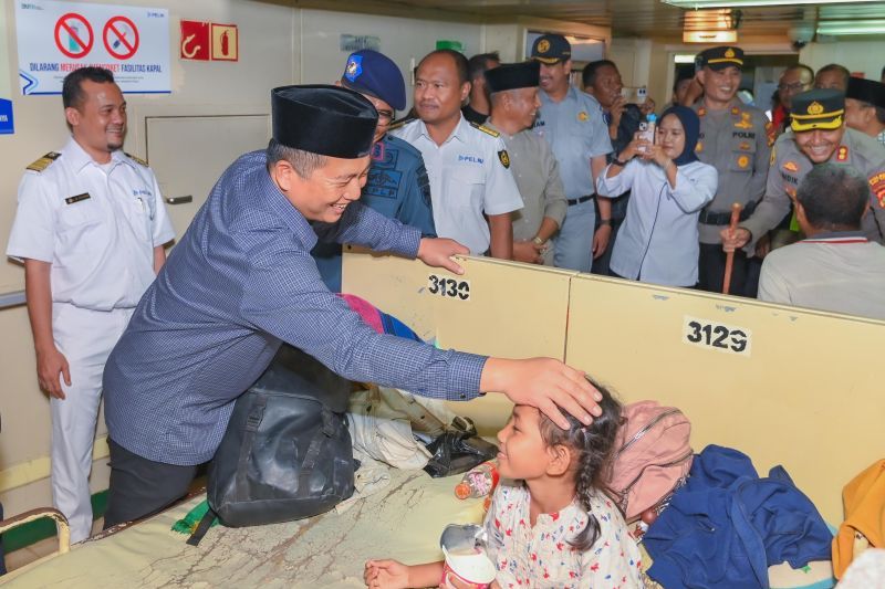 Gubernur NTB pantau kesiapan mudik jalur laut di Teluk Bima