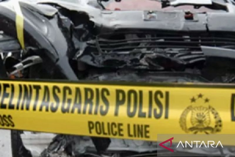 Pengendara diduga mabuk tabrak pejalan kaki dan 21 motor parkir