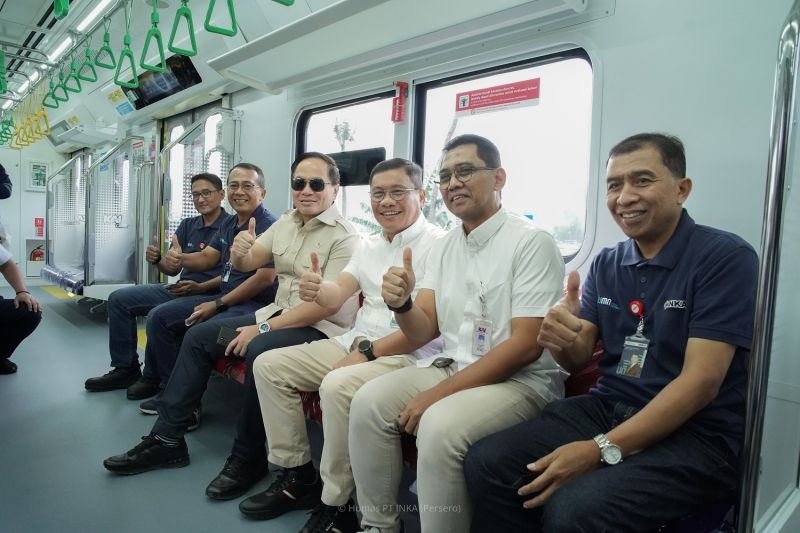 PT INKA uji coba KRL Jabodetabek di perlintasan Solo-Yogyakarta