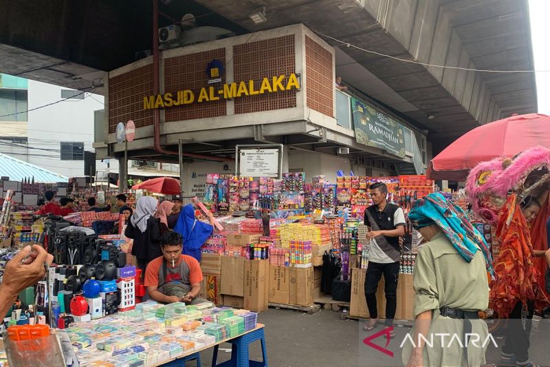 Ornamen khas Lebaran masih jadi incaran pembeli di Pasar Asemka