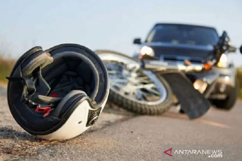 Teknik aman dan tepat melepas helm korban kecelakaan lalu lintas