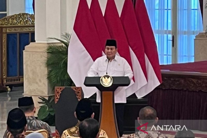 Prabowo dan jajaran kabinet Merah Putih serahkan zakat melalui Baznas