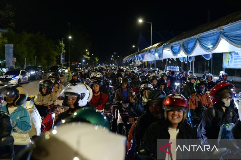 H-3 Lebaran, antrean motor di Pelabuhan Ciwandan membeludak