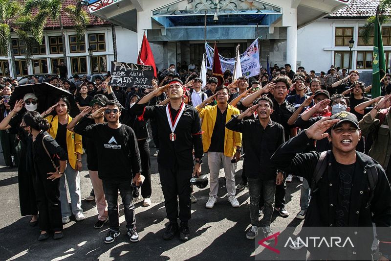 Pakar sebut pergantian KSAL perlu ikuti Undang-Undang TNI yang lama