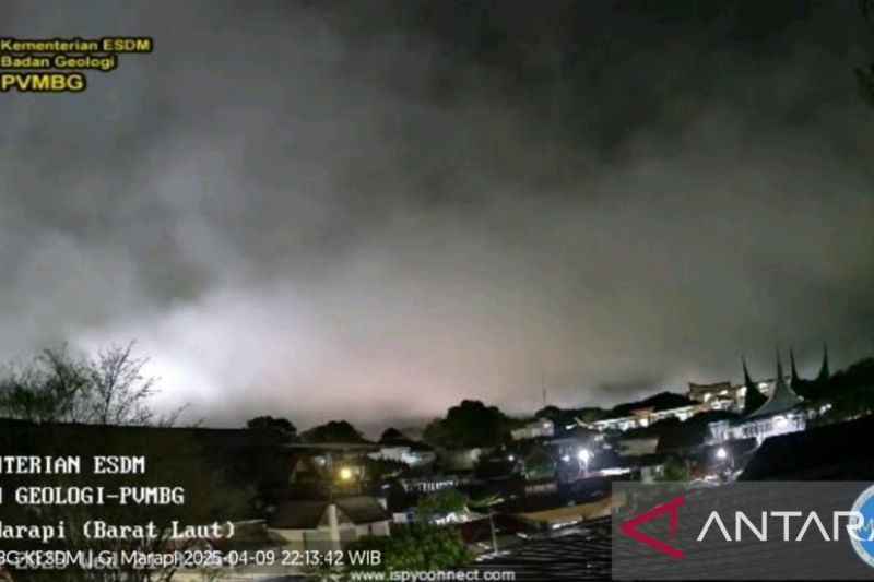 PGA laporkan durasi erupsi Gunung Marapi Rabu malam sekitar 17 detik