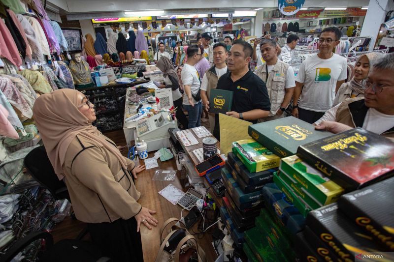 hoaks-video-nasabah-bank-ramai-ramai-tarik-uang-akibat-isu-pemblokiran-rekening