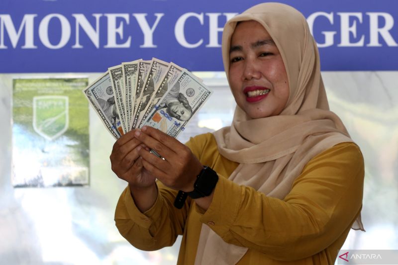 rupiah-melemah-seiring-ancaman-tarif-trump-100-persen-terhadap-rusia