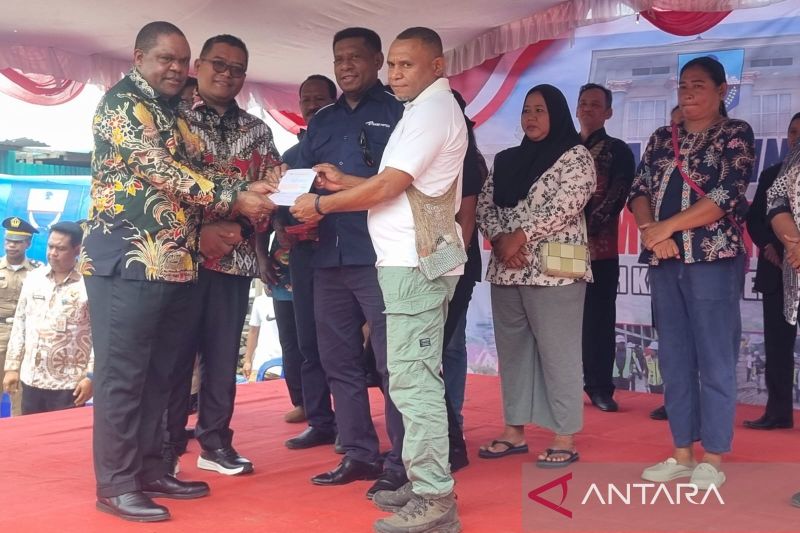 Manokwari Papua Barat  beri bantuan dana stimulan kepada 178 UMKM