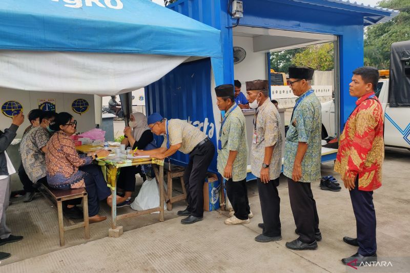 Transjakarta tes urine dan nafas 100 sopir Mikrotrans