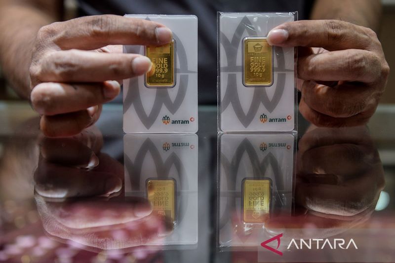 Emas Antam pada Senin naik Rp15.000 menjadi Rp1,980 juta per gram