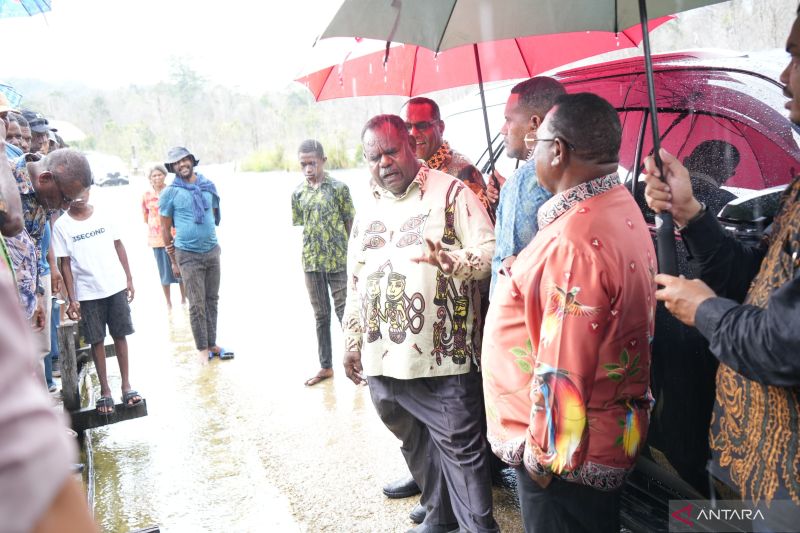 Papua Barat Daya targetkan atasi masalah jalan Danau Ayamaru pada 2025 