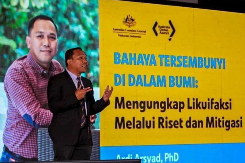 Dosen Unhas Makassar terbitkan buku mitigasi kebencanaan