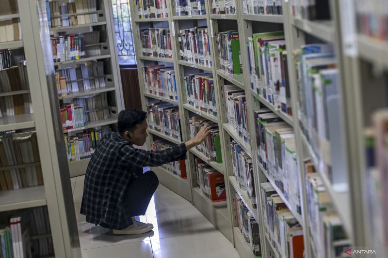 7-manfaat-baca-buku-jaga-kesehatan-hingga-emosional