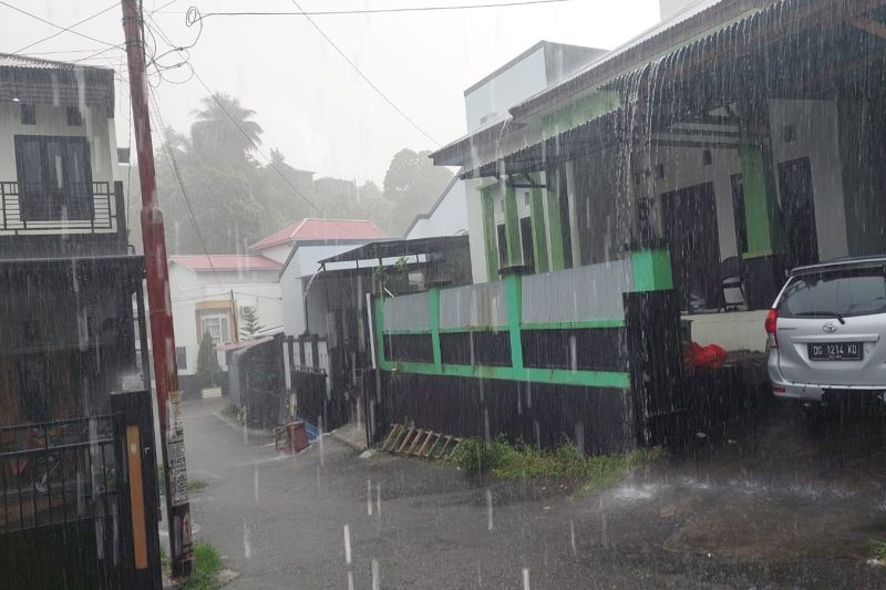 BMKG: Waspada hujan ringan hingga sedang di Maluku Utara hari ini