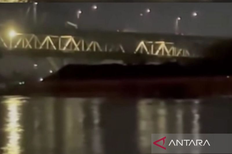 pelindo-beri-penjelasan-insiden-kapal-tongkang-tabrak-jembatan-mahakam