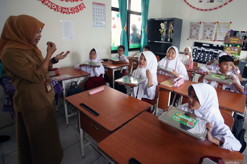 BGN klarifikasi soal pemberian MBG bahan mentah di Tangerang Selatan