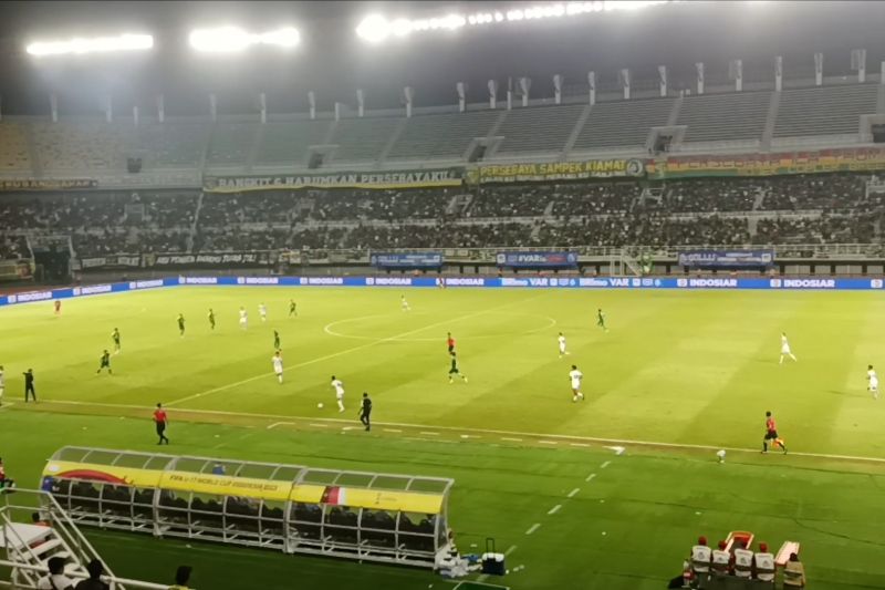 Derbi Suramadu, 10 pemain Persebaya taklukkan Madura United 1-0