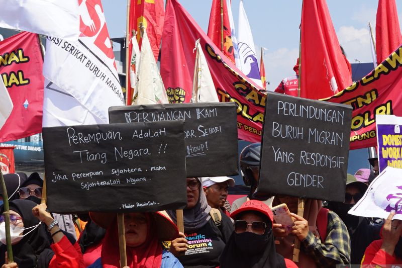 ekonom-nilai-penghapusan-batas-usia-kerja-solusi-di-tengah-phk