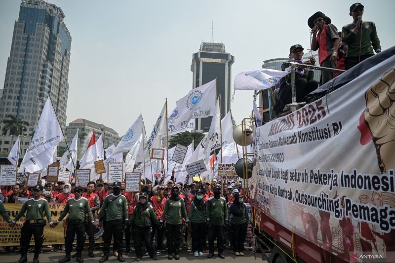 membuka-akses-buruh-untuk-miliki-saham-perusahaan