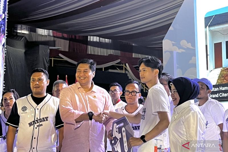 menteri-pkp-serahkan-100-kunci-rumah-subsidi-buruh-pada-may-day-2025