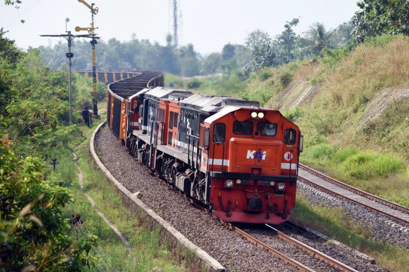 kai-catat-angkut-216-juta-ton-barang-hingga-april-2025