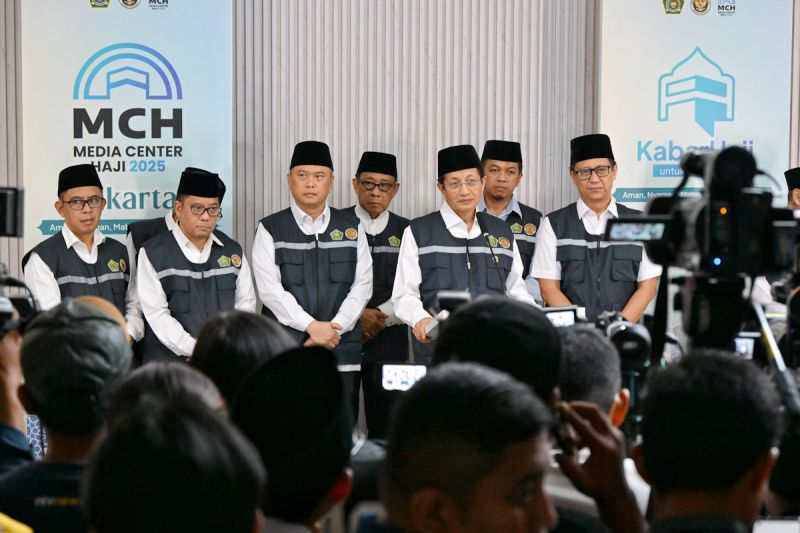 menhub-pastikan-kesiapan-transportasi-jamaah-calon-haji-2025
