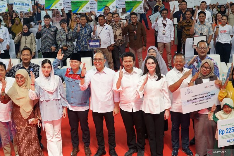 kemen-umkm-targetkan-salurkan-kur-rp300-triliun-pada-2025