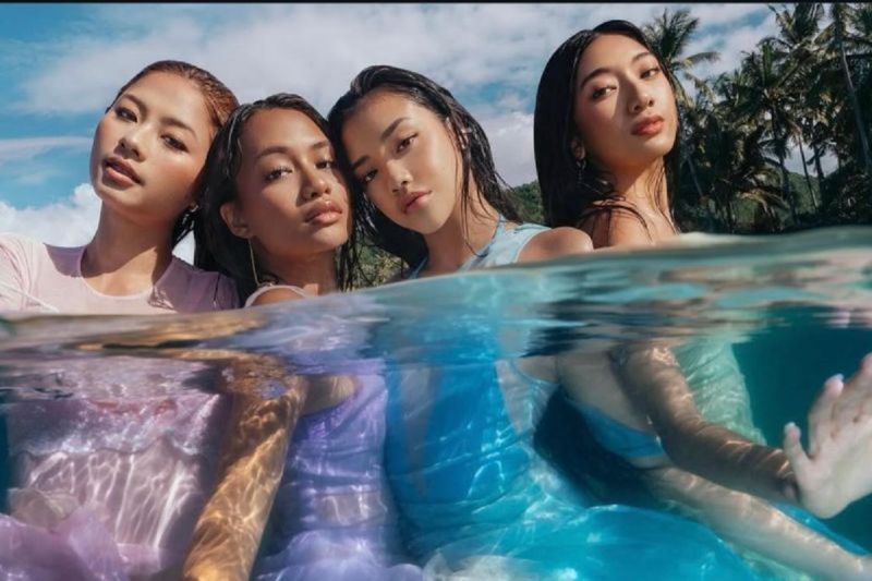 lirik-lagu-falling-in-love-no-na