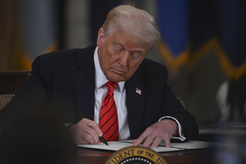 trump-baru-saja-jatuhkan-bom-pada-impor-mobil-eropa
