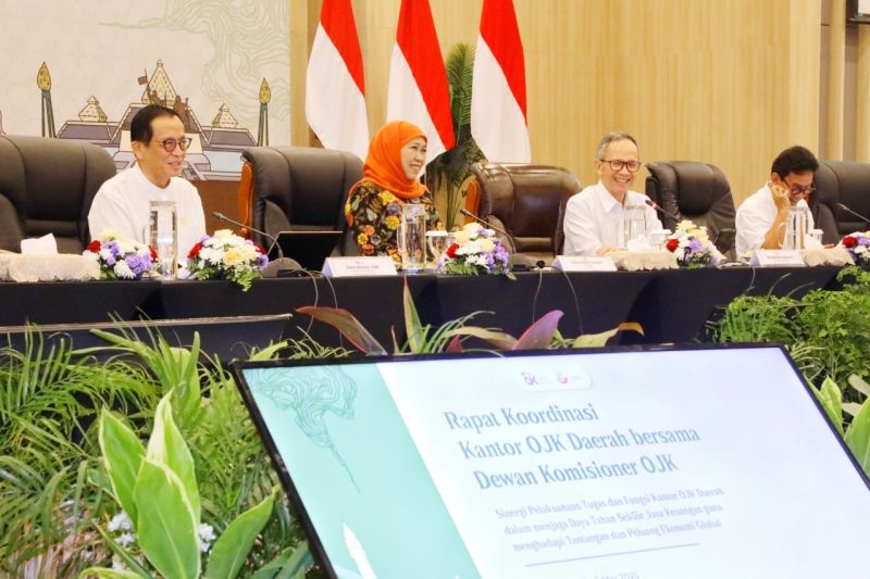 gubernur-dan-ojk-sepakat-perkuat-kolaborasi-dorong-ekonomi-jatim