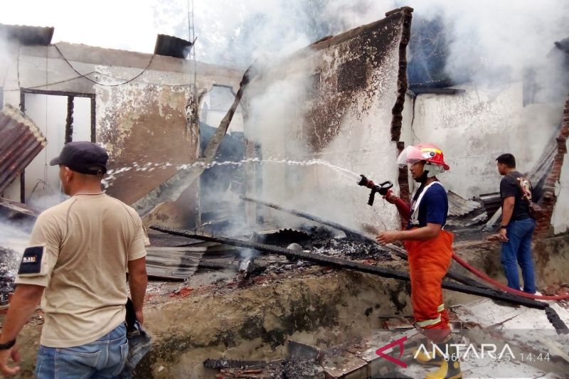 Api melalap rumah di Kendari, dua balita ditemukan tewas terbakar