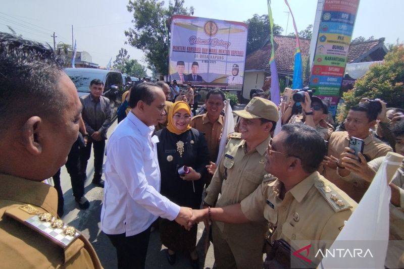 menkop-5700-desa-gelar-musdes-khusus-bentuk-koperasi-merah-putih