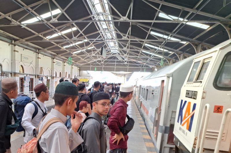 kai-cirebon-sediakan-23404-tiket-untuk-libur-panjang-waisak