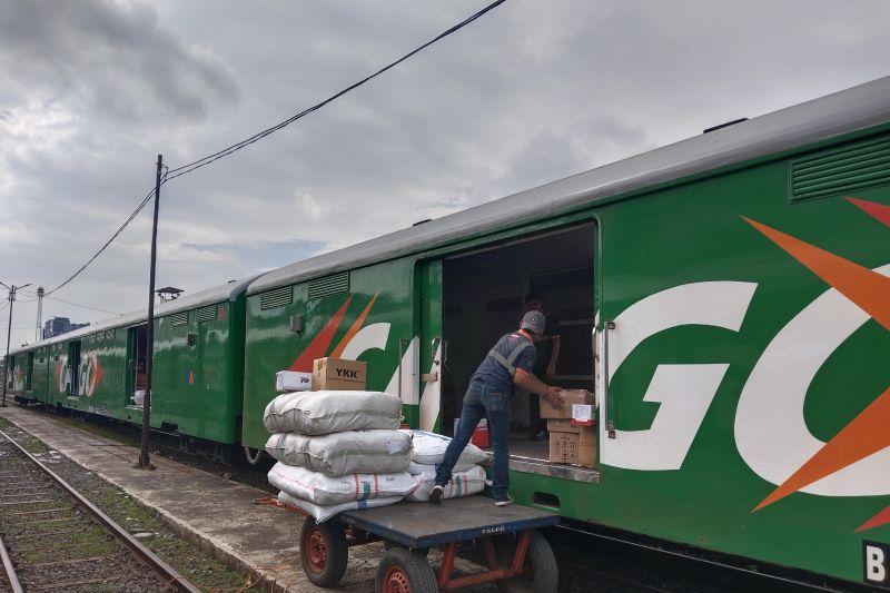 kai-bandung-volume-ka-parcel-capai-2903-ton-selama-triiwulan-i-2025