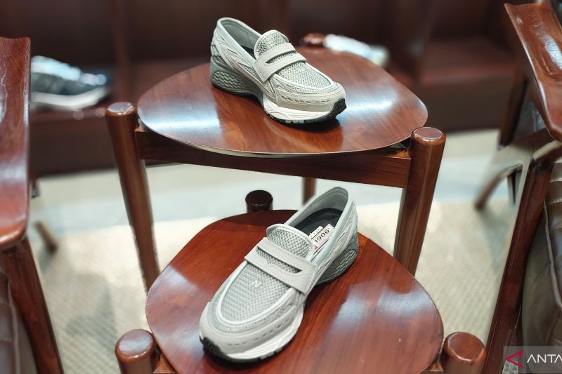 New Balance luncurkan loafer seri 1906 saat Grey Days 2025