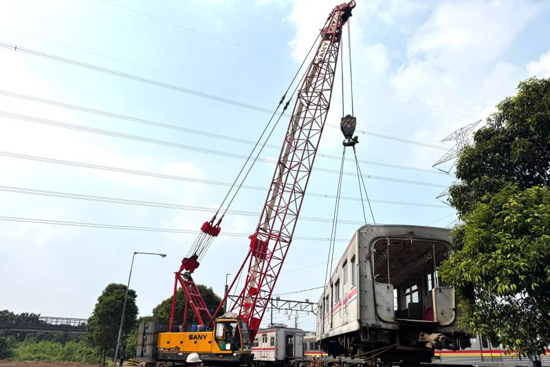 kai-logistik-kelola-pemindahan-55-unit-krl-yang-sudah-tak-beroperasi