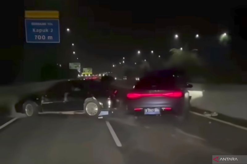 polisi-segera-periksa-pengemudi-byd-yang-tabrak-lari-di-tol-sudyatmo