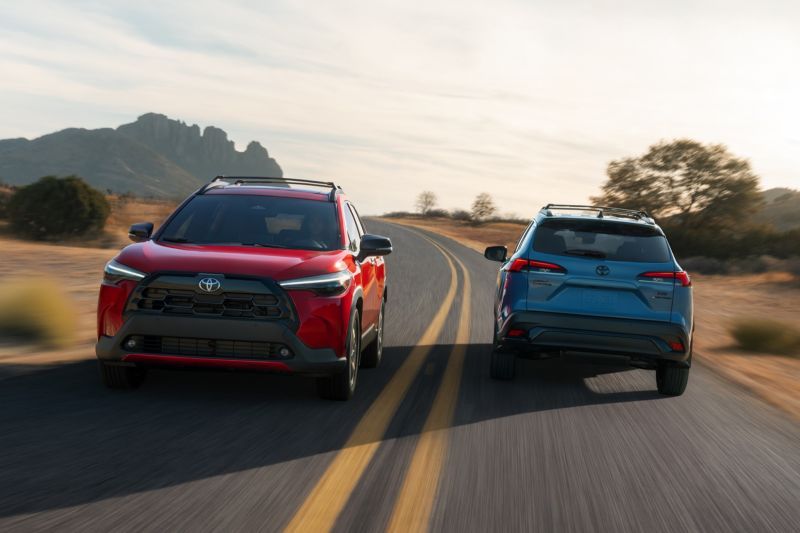 toyota-tambahkan-trim-gr-sport-ke-jajaran-corolla-cross-terbaru