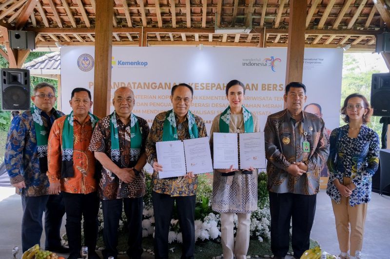 pemerintah-memperkuat-kelompok-sadar-wisata