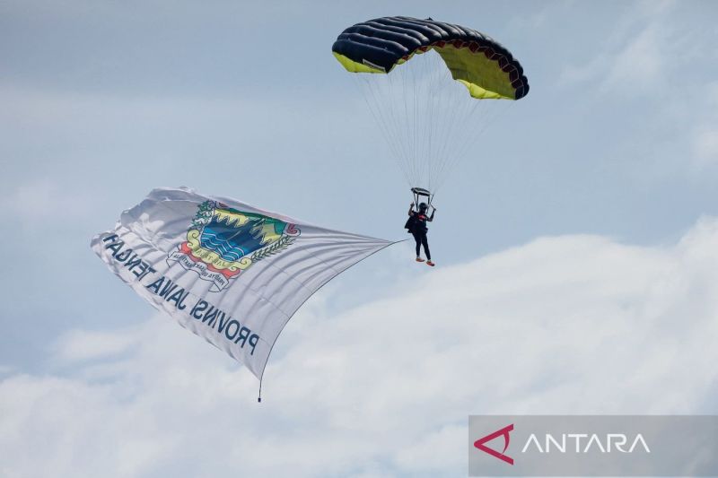 ajang-skydiving-tarik-kunjungan-wisatawan-mancanegara-ke-karimunjawa