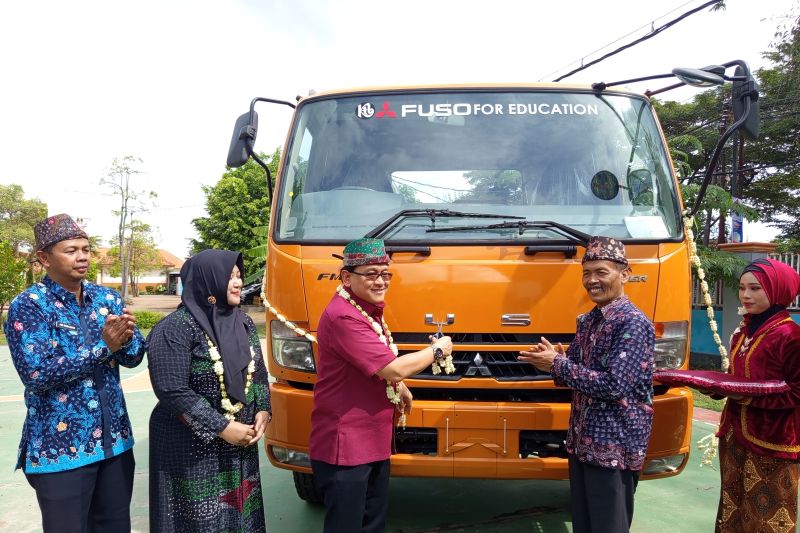 pt-ktb-serahkan-fighter-ke-smk-negeri-di-madura-untuk-kegiatan-praktik