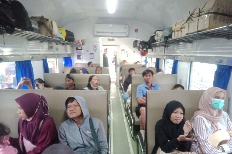 jumlah-penumpang-ka-di-jember-meningkat-saat-libur-panjang-waisak