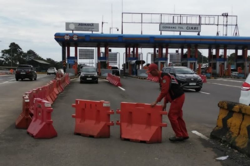 contraflow-di-ruas-tol-jagorawi-arah-puncak-dihentikan