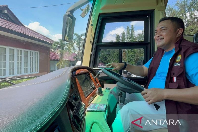 bupati-bogor-siapkan-bus-wisata-gratis-untuk-keliling-cibinong-raya
