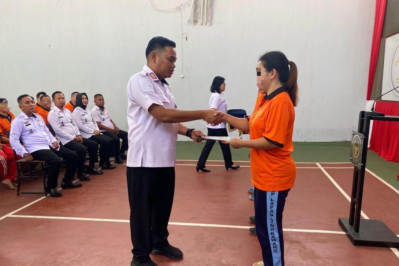 72 WBP di Lapas Singkawang dapat remisi Waisak 2025